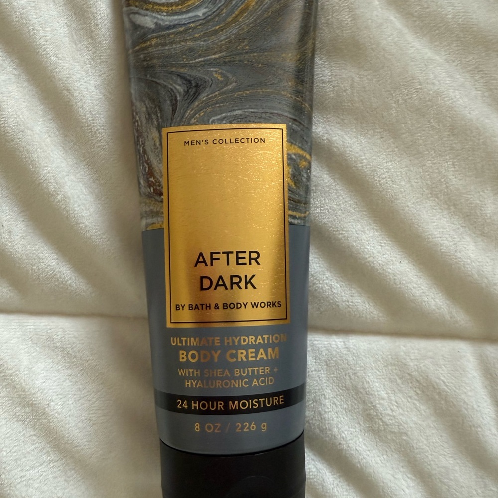 Bath & Body Works Black and Gold Moisturizer